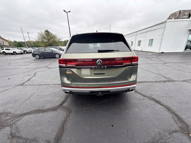 Used 2024 Volkswagen Atlas Peak Edition SEL AWD/4WD image 6