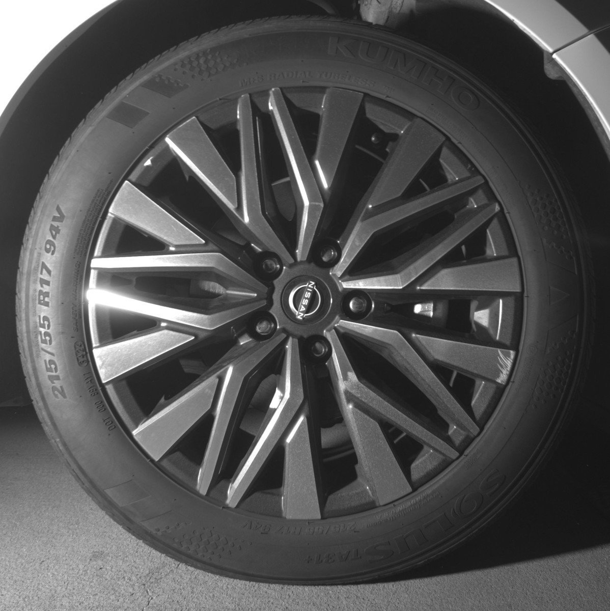 Used 2025 Nissan Altima 2.5 SV FWD image 13