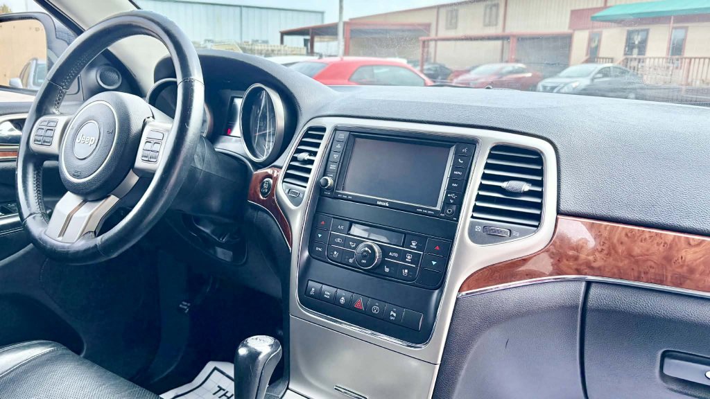 Used 2013 Jeep Grand Cherokee Limited w/ Luxury Group II image 15