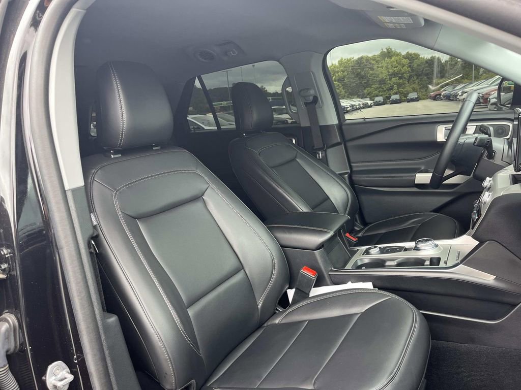 Used 2024 Ford Explorer XLT w/ Equipment Group 202A AWD/4WD image 25