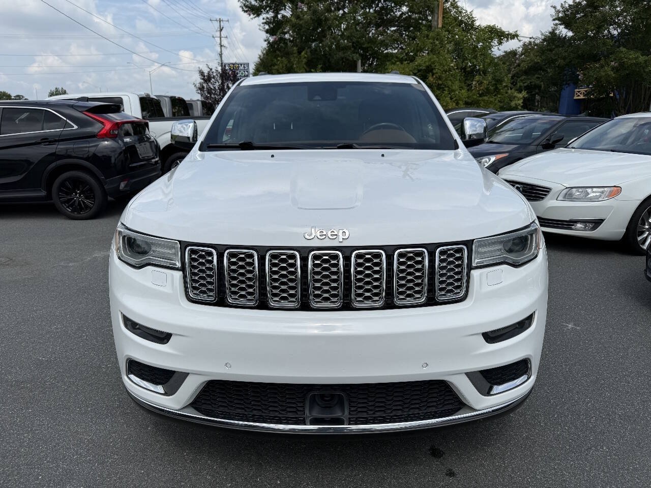 Used 2018 Jeep Grand Cherokee Summit AWD/4WD image 2