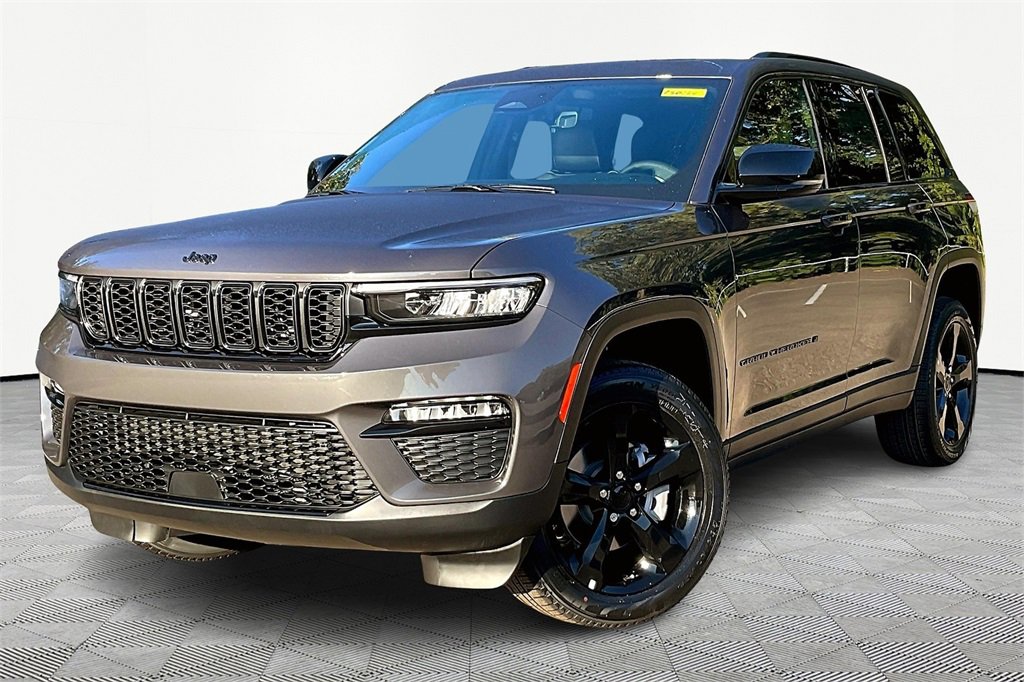 New 2025 Jeep Grand Cherokee Limited w/ Black Appearance Package image 2