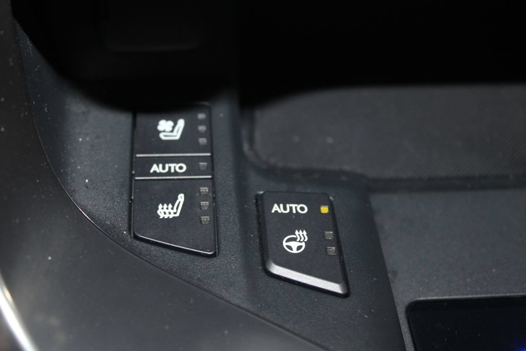 Used 2024 Lexus LX 600 4WD w/ Luxury Package image 47