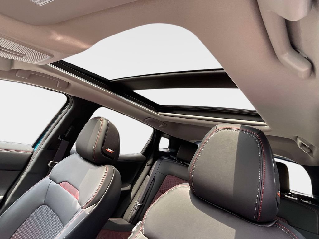 New 2026 Nissan Kicks SR w/ SR Premium Package FWD image 17