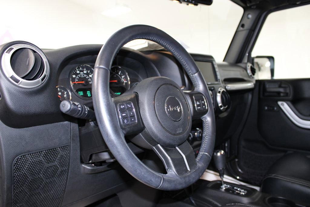 Used 2016 Jeep Wrangler Unlimited Sahara w/ Dual Top Group image 22