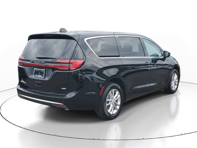 New 2027 Chrysler Pacifica Select AWD/4WD image 4