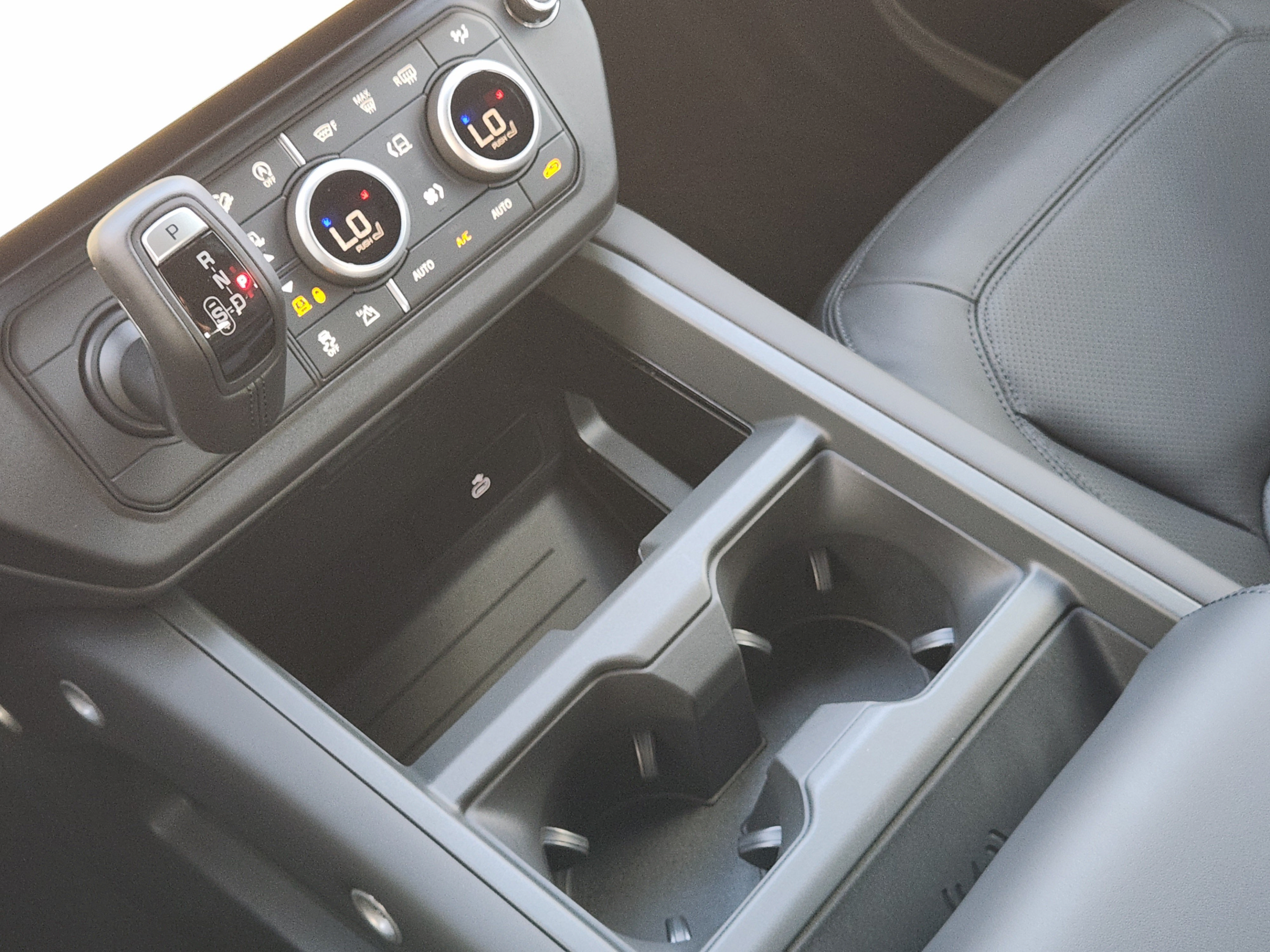 New 2026 Land Rover Defender 110 X-Dynamic SE AWD/4WD image 16