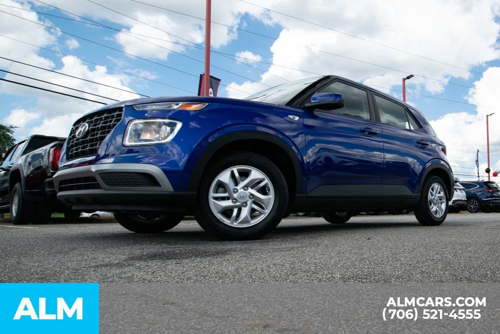 Certified 2025 Hyundai Venue SE image 10