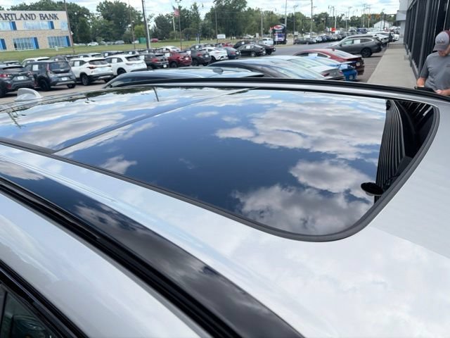 Used 2024 Volvo XC60 B5 Plus w/ Climate Package AWD/4WD image 4