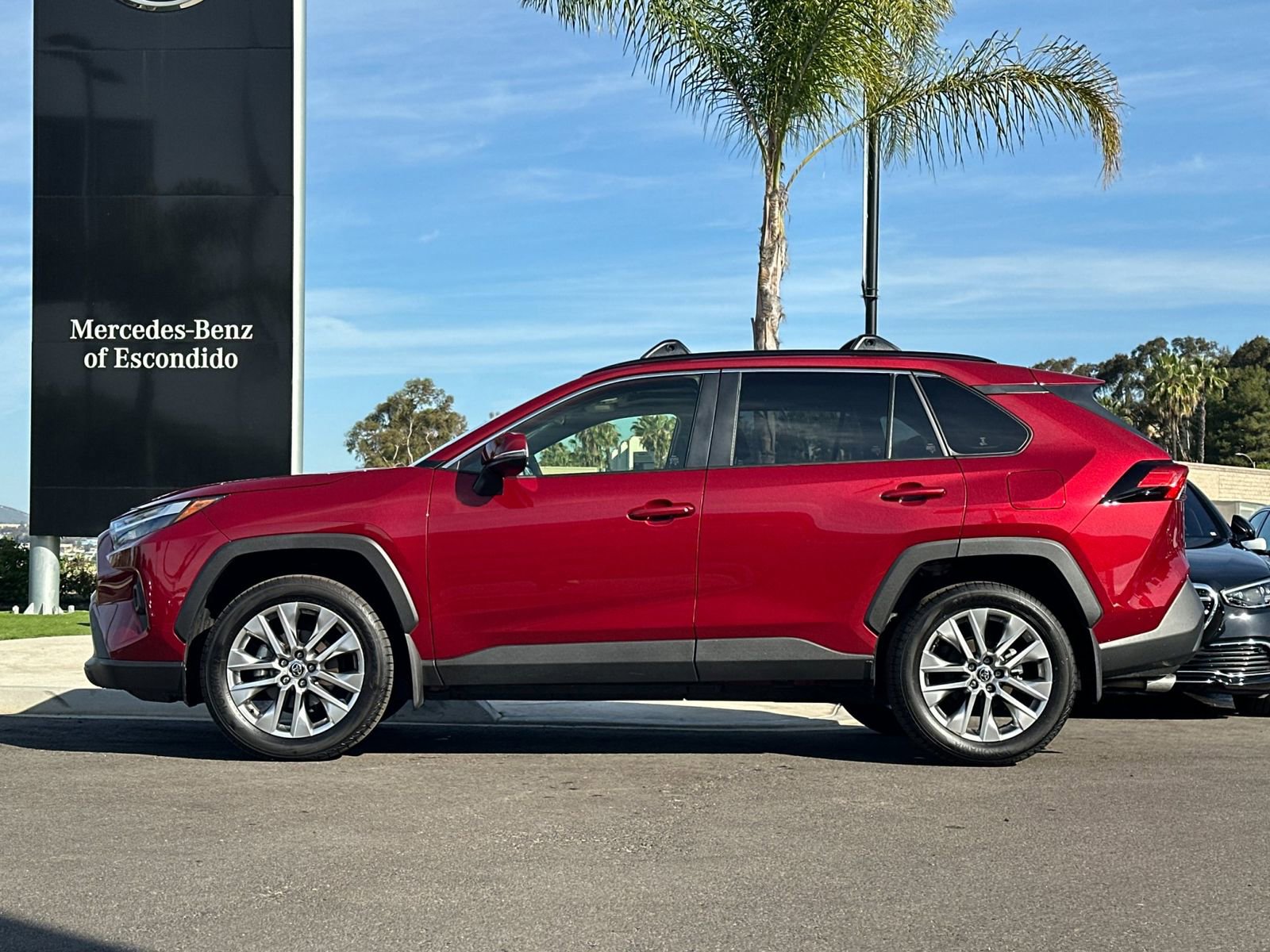 Used 2025 Toyota RAV4 XLE Premium FWD image 6