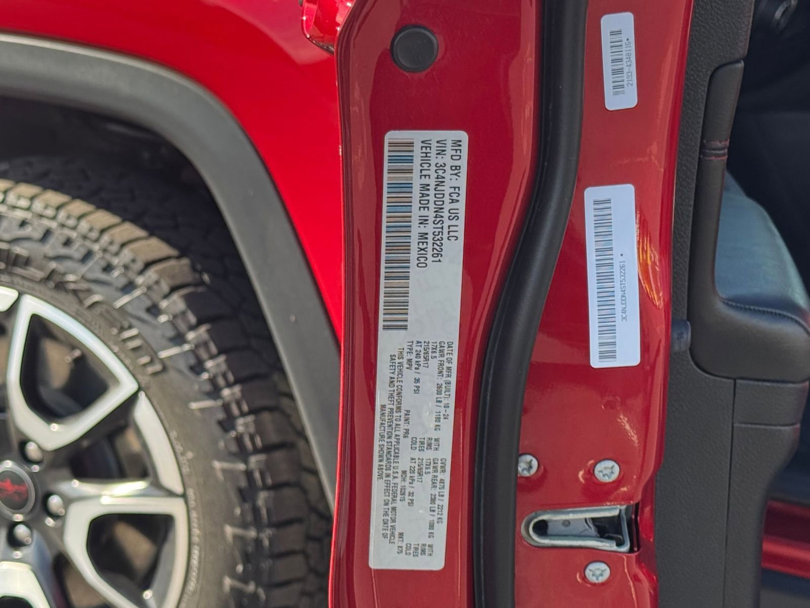 Used 2025 Jeep Compass Trailhawk image 28