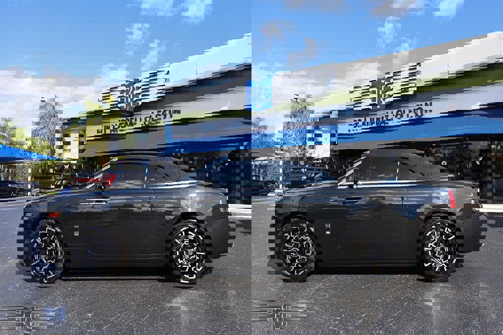 Used 2017 Rolls-Royce Dawn Convertible image 3