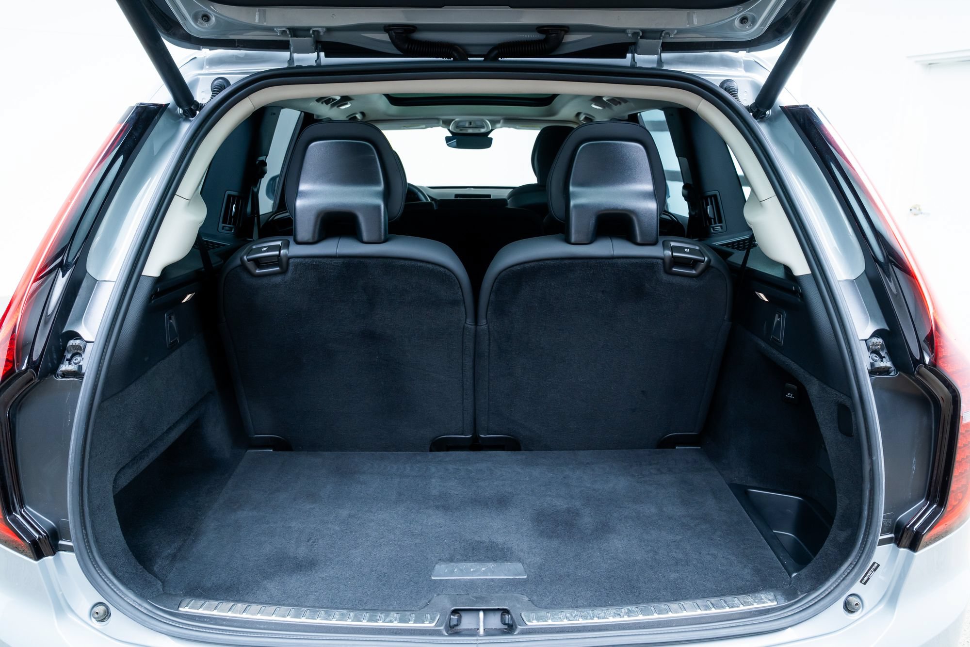 Used 2025 Volvo XC90 B6 Plus AWD/4WD image 7