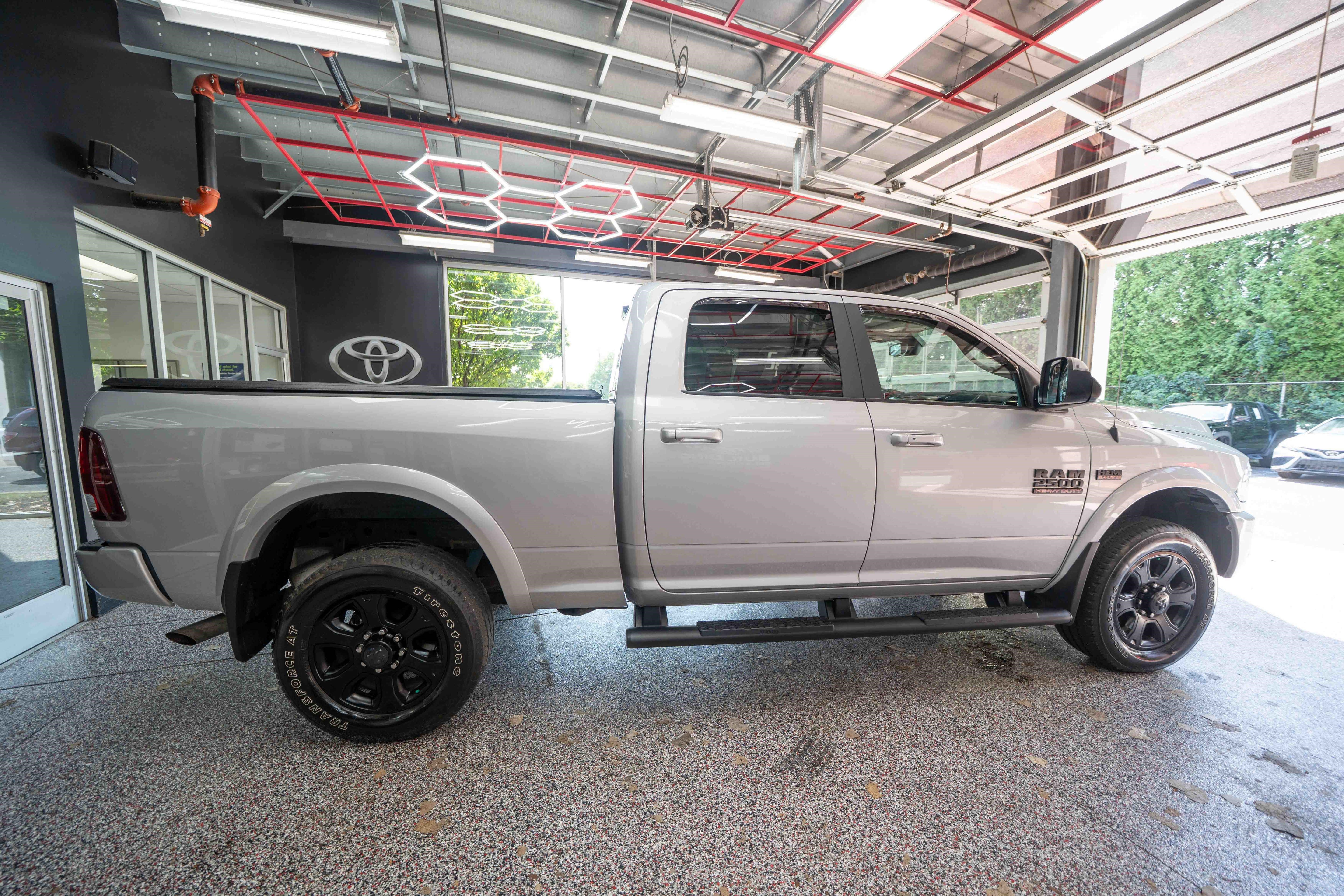 Used 2018 RAM 2500 Laramie w/ Sport Appearance Group AWD/4WD image 4