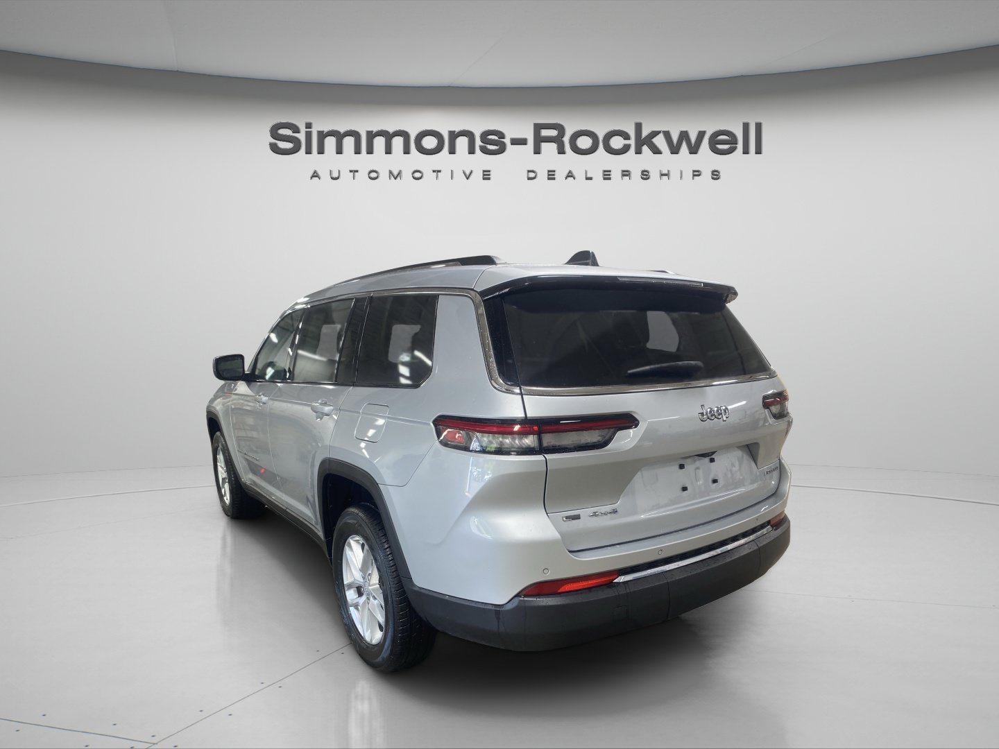 Used 2023 Jeep Grand Cherokee L Laredo AWD/4WD image 3