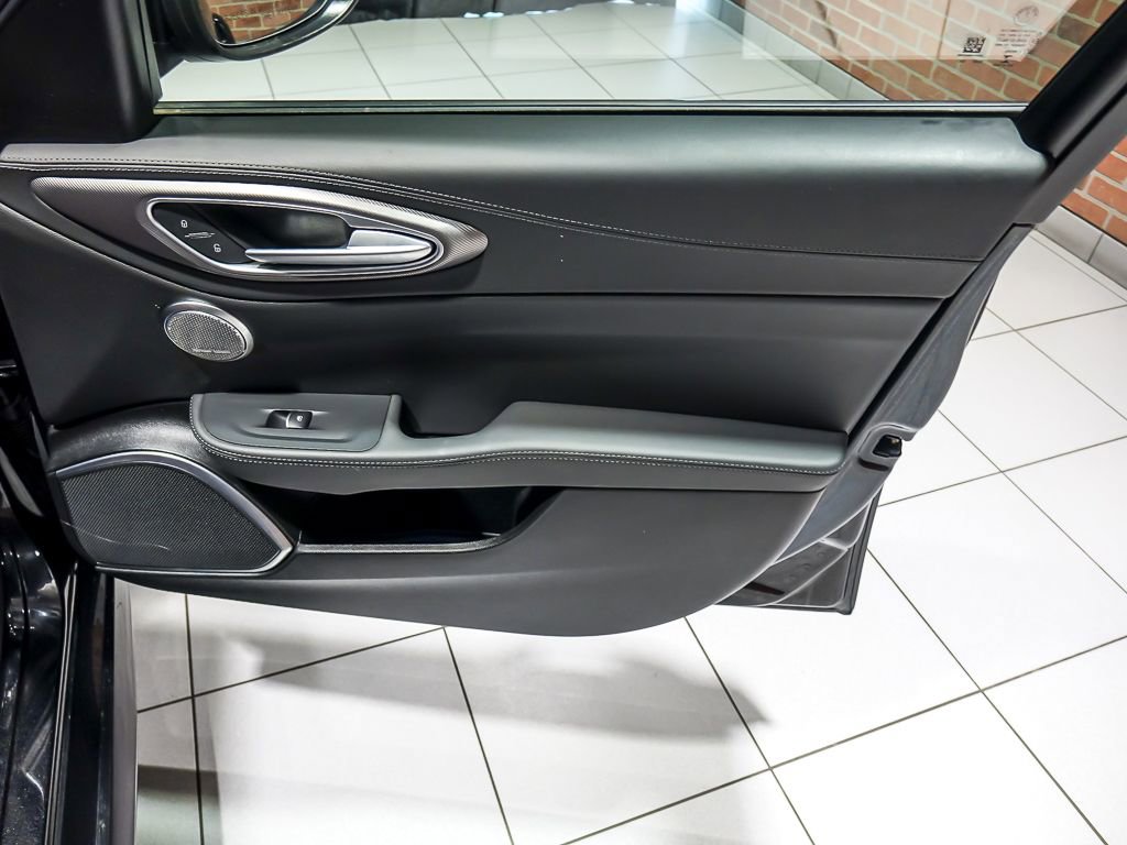 Used 2022 Alfa Romeo Giulia Veloce AWD/4WD image 28