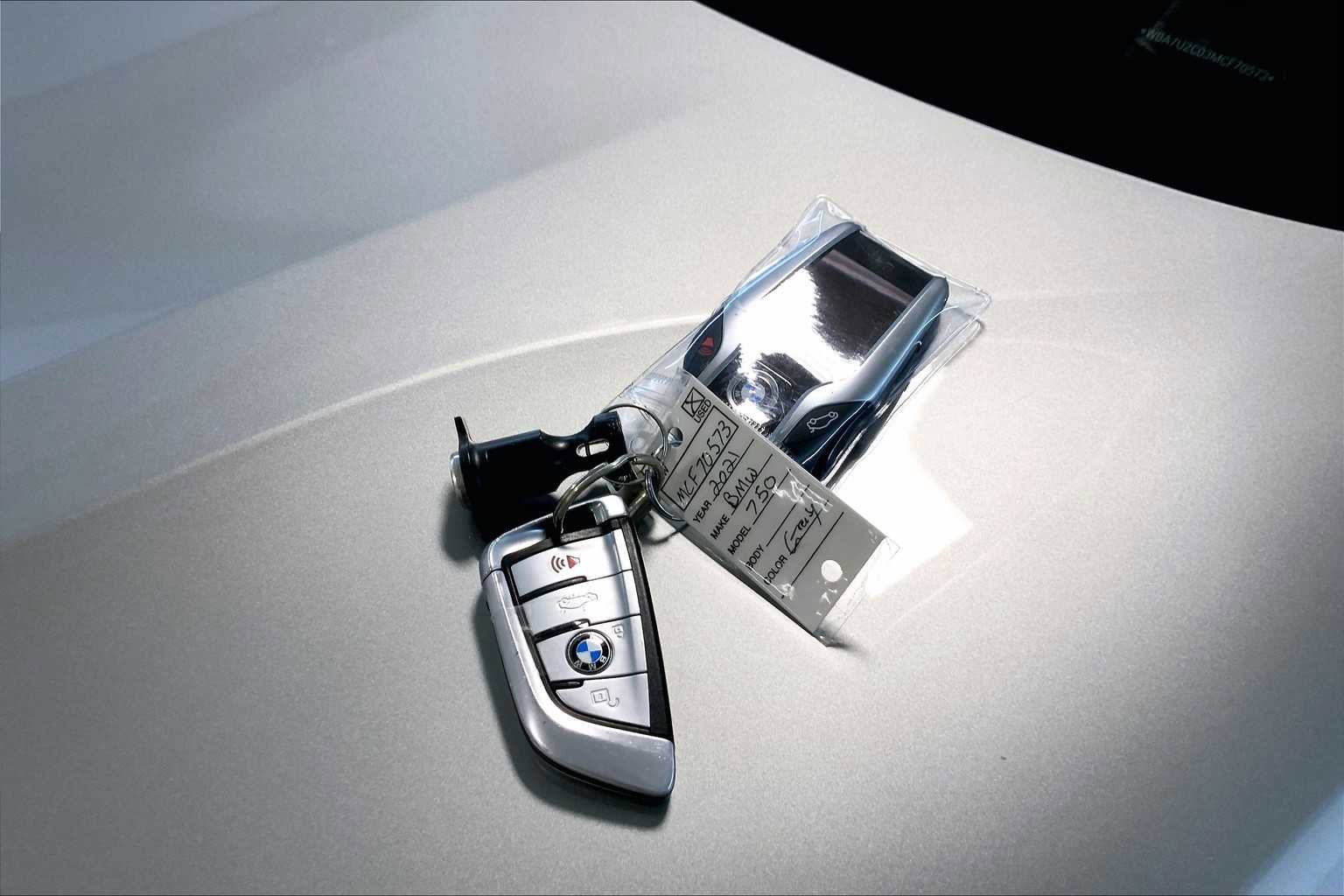 Used 2021 BMW 750i xDrive w/ Autobahn Package AWD/4WD image 14