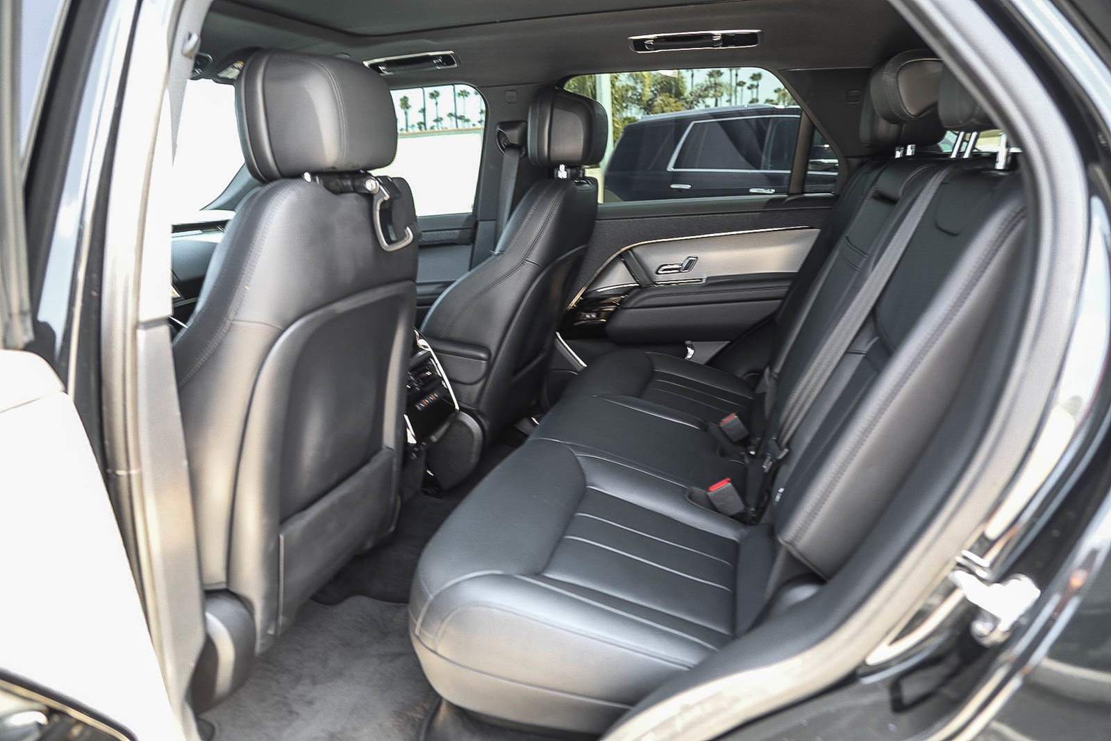Used 2025 Land Rover Range Rover Sport SE AWD/4WD image 18
