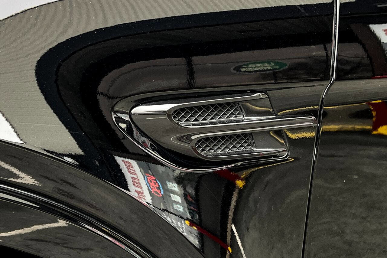 Used 2017 Bentley Bentayga image 47