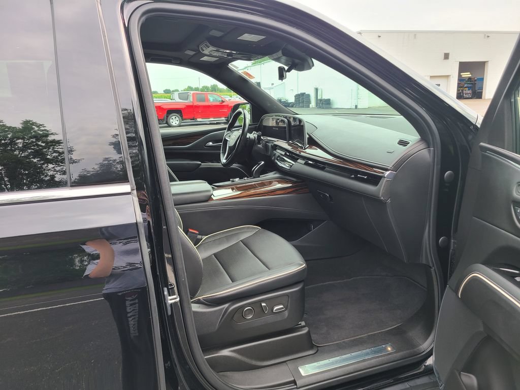 Used 2023 Cadillac Escalade ESV Premium Luxury AWD/4WD image 11