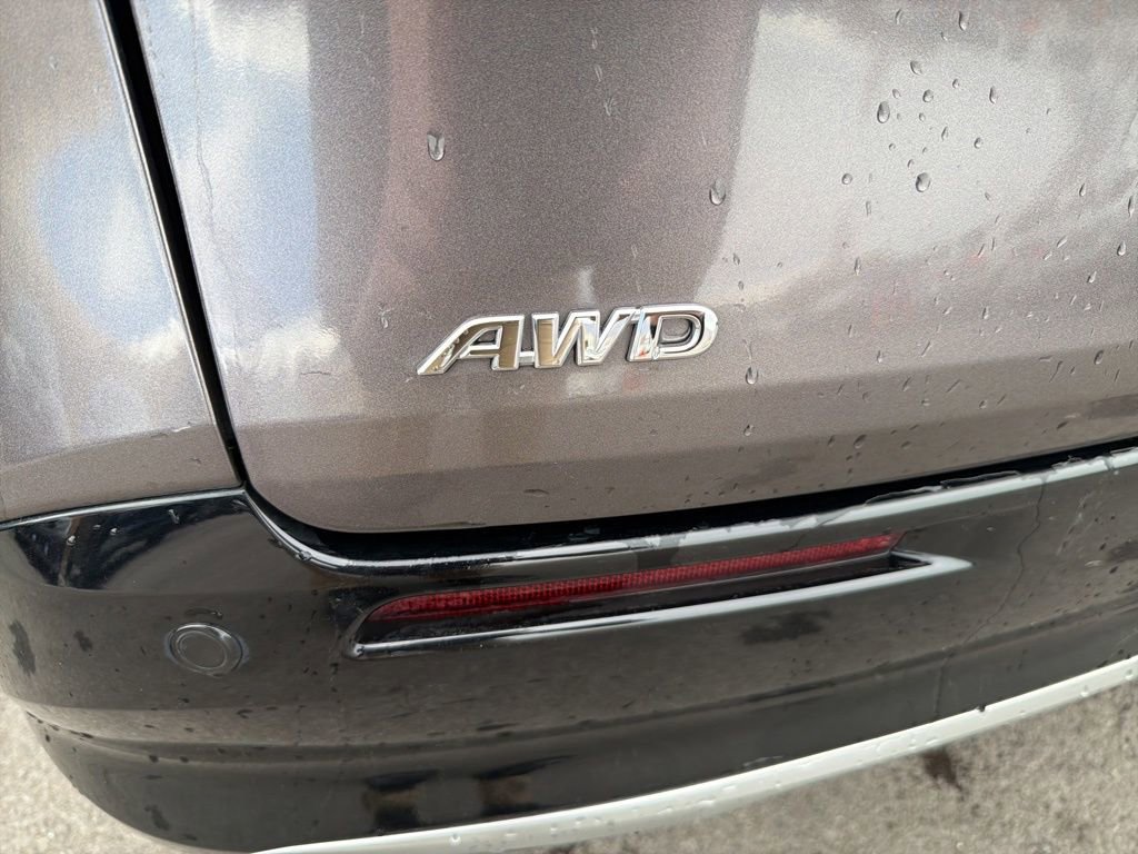 Used 2023 Toyota Sienna Limited image 9