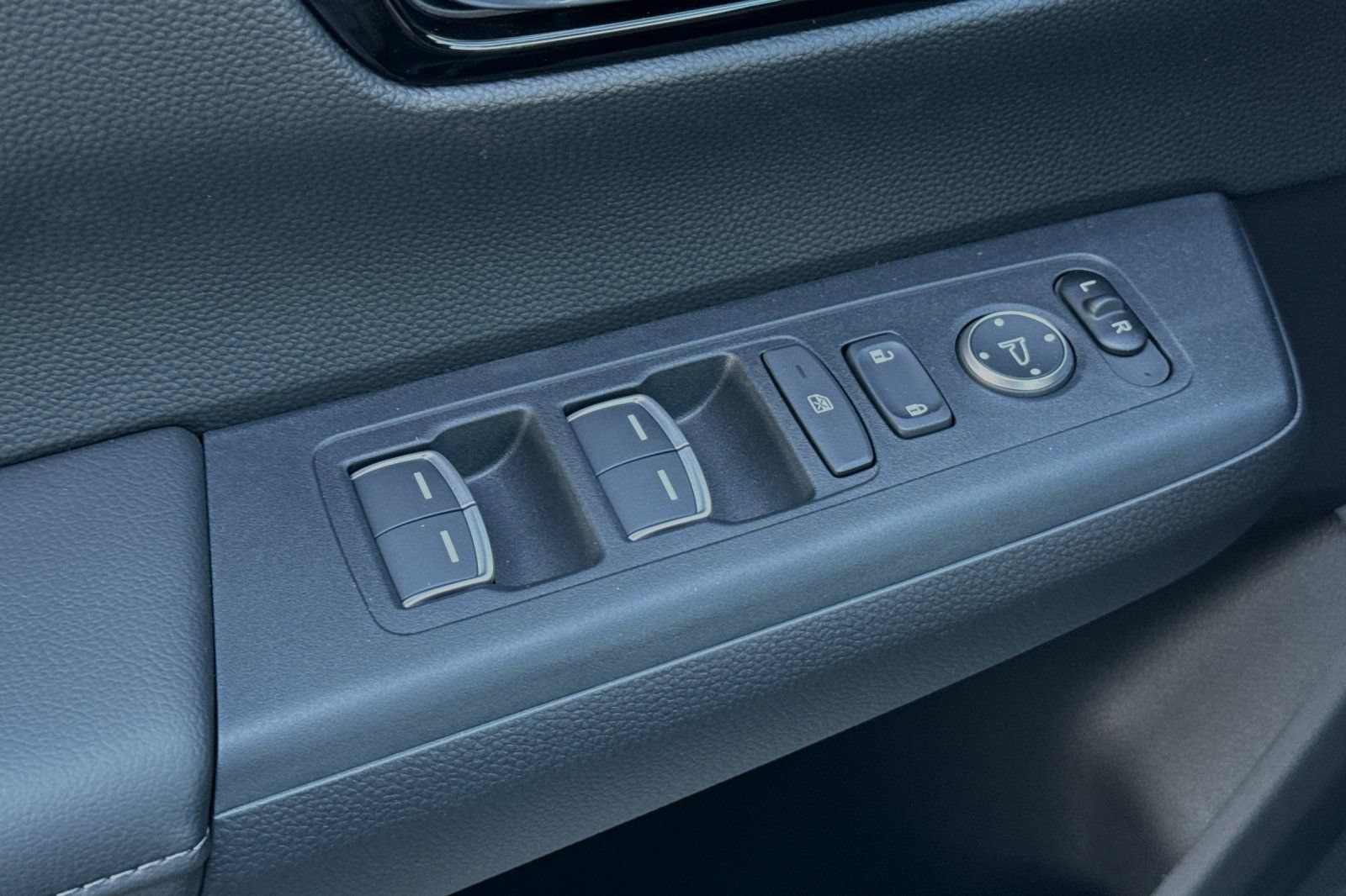 New 2025 Honda CR-V FWD e:FCEV image 11