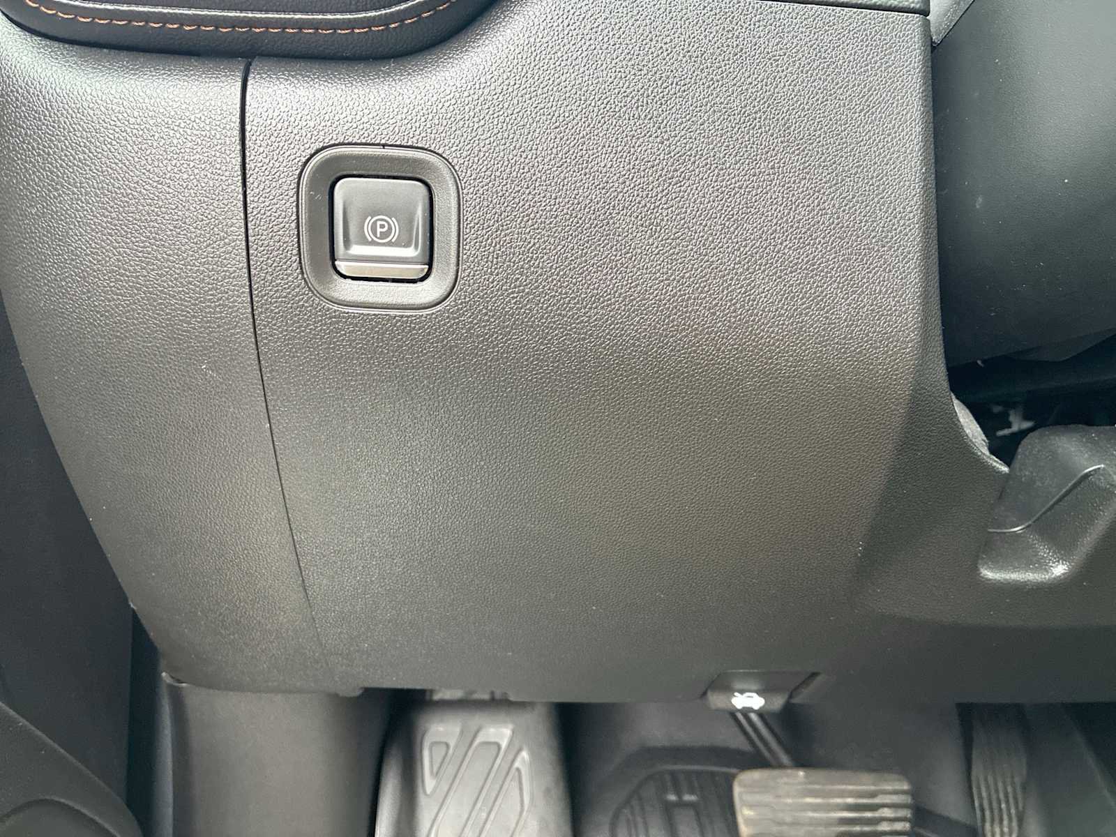 Certified 2020 GMC Sierra 1500 AT4 w/ AT4 Premium Package image 18