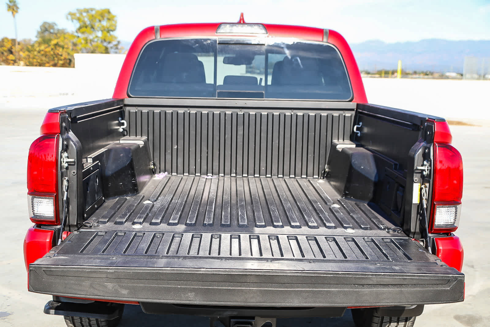 Used 2018 Toyota Tacoma TRD Sport image 26