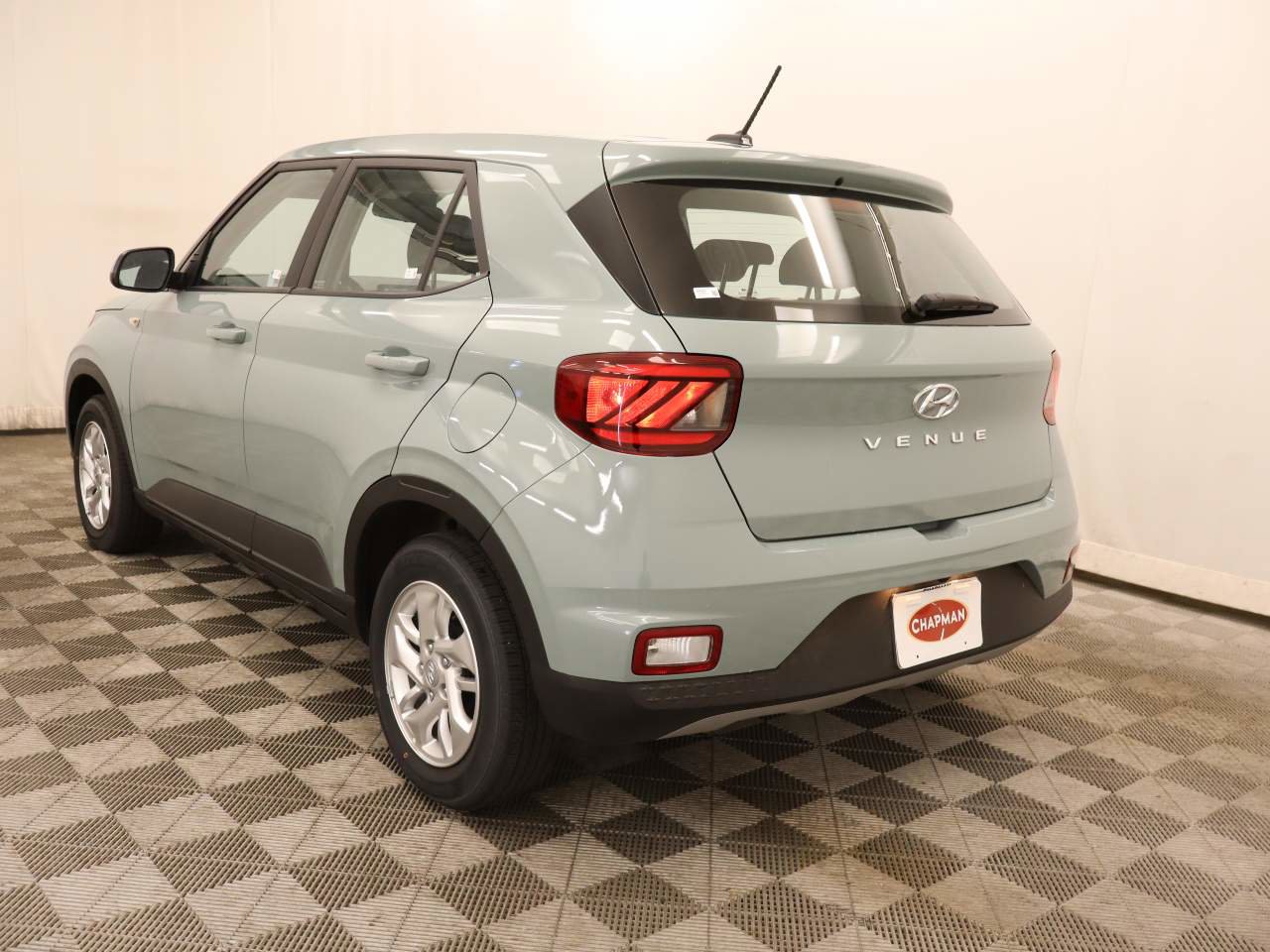 Used 2025 Hyundai Venue SE image 3