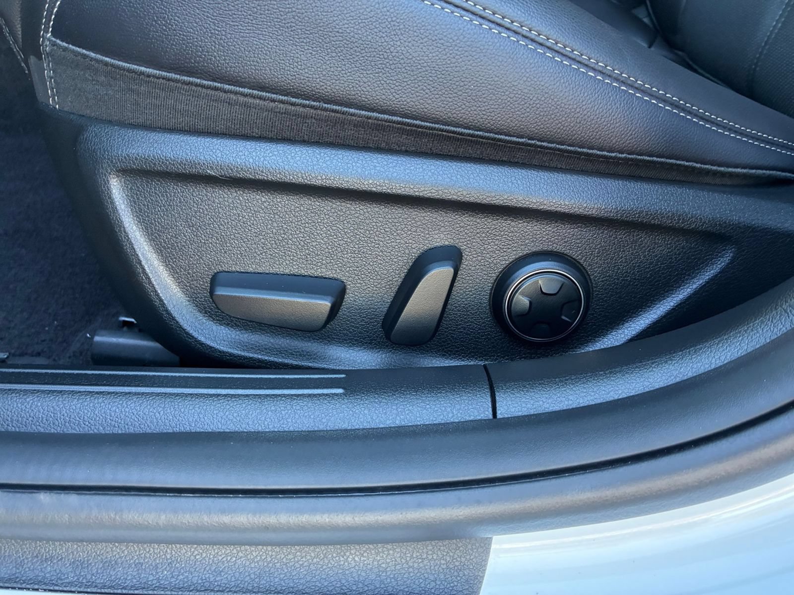 Used 2026 Genesis G70 2.5T RWD image 23