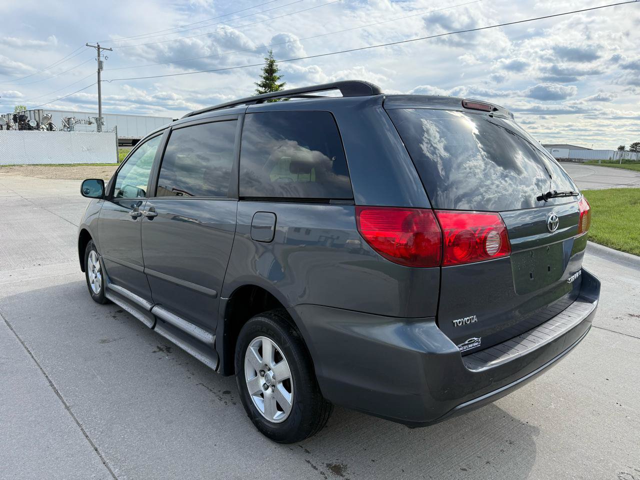 Used 2007 Toyota Sienna CE FWD image 8