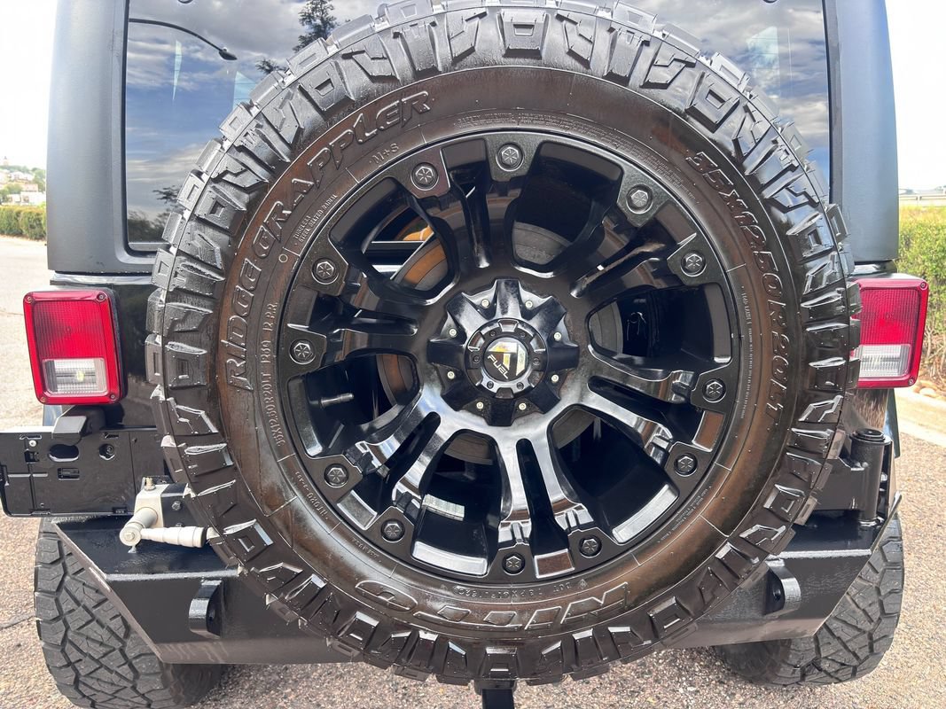 Used 2013 Jeep Wrangler Unlimited Sahara w/ Dual Top Group AWD/4WD image 12