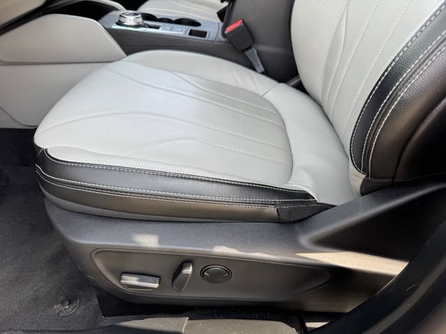 Used 2025 Ford Escape SE w/ PHEV Premium Package FWD image 13