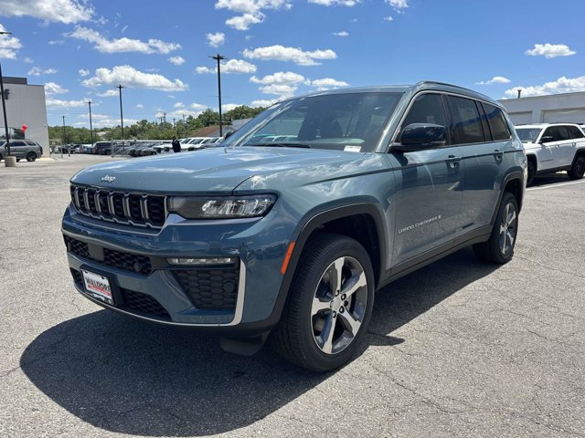New 2026 Jeep Grand Cherokee L Limited w/ Luxury Tech Group II AWD/4WD image 3