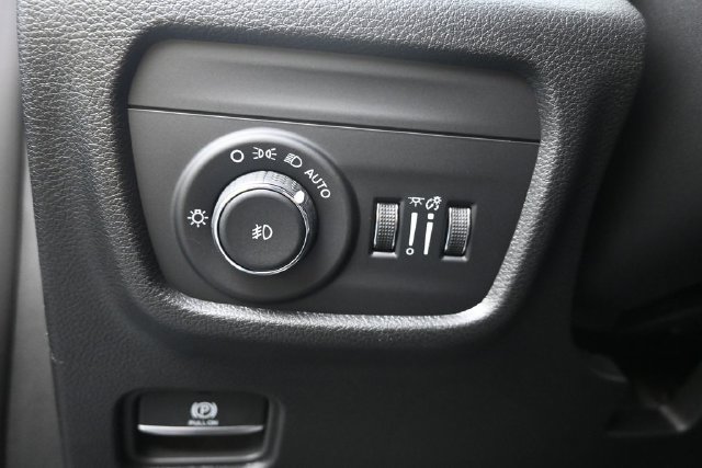 New 2027 Jeep Grand Cherokee Limited w/ Limited Altitude Package AWD/4WD image 15