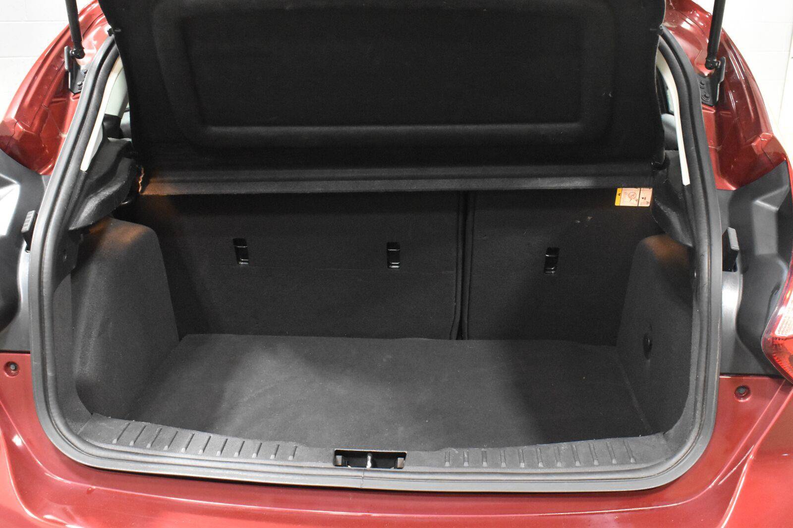 Used 2014 Ford Focus SE w/ SE Winter Package FWD image 22