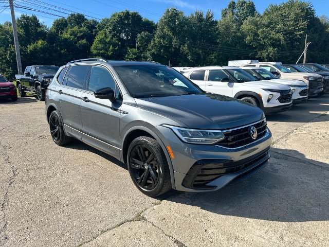 Used 2023 Volkswagen Tiguan SE R-Line AWD/4WD image 19