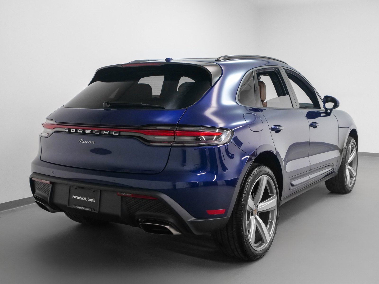 Used 2025 Porsche Macan image 9