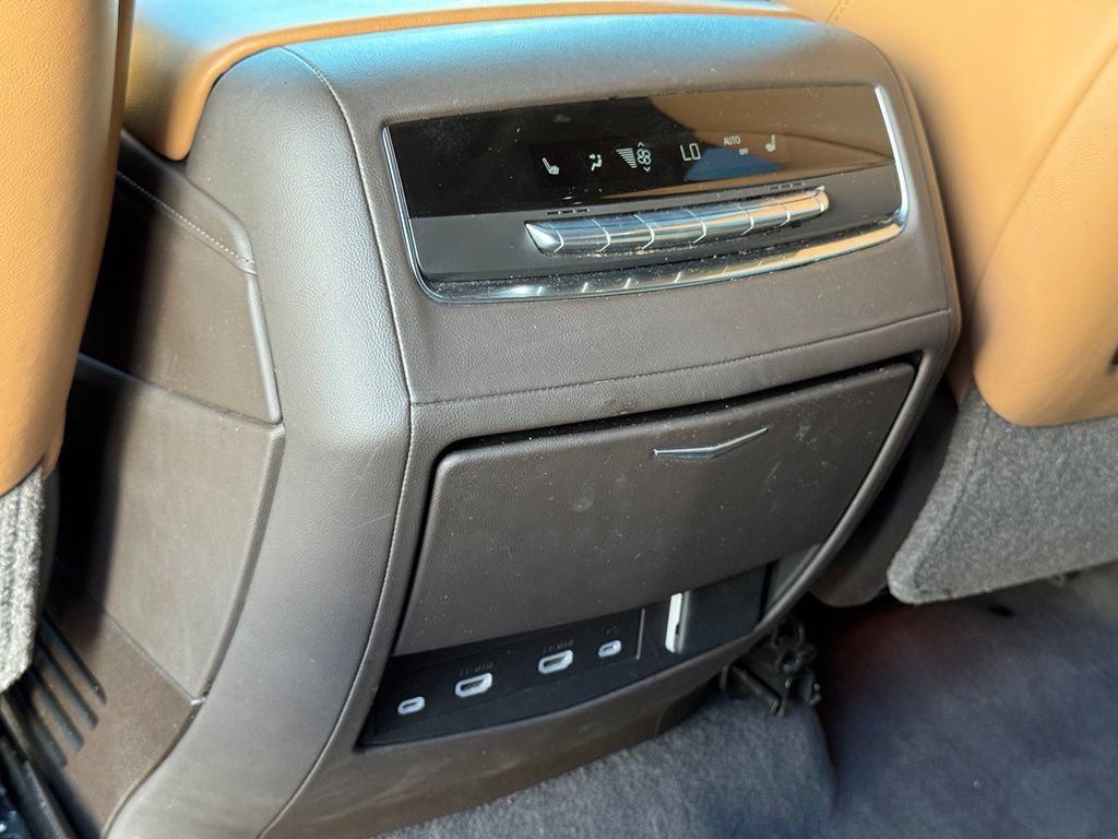 Used 2021 Cadillac Escalade Premium Luxury AWD/4WD image 36