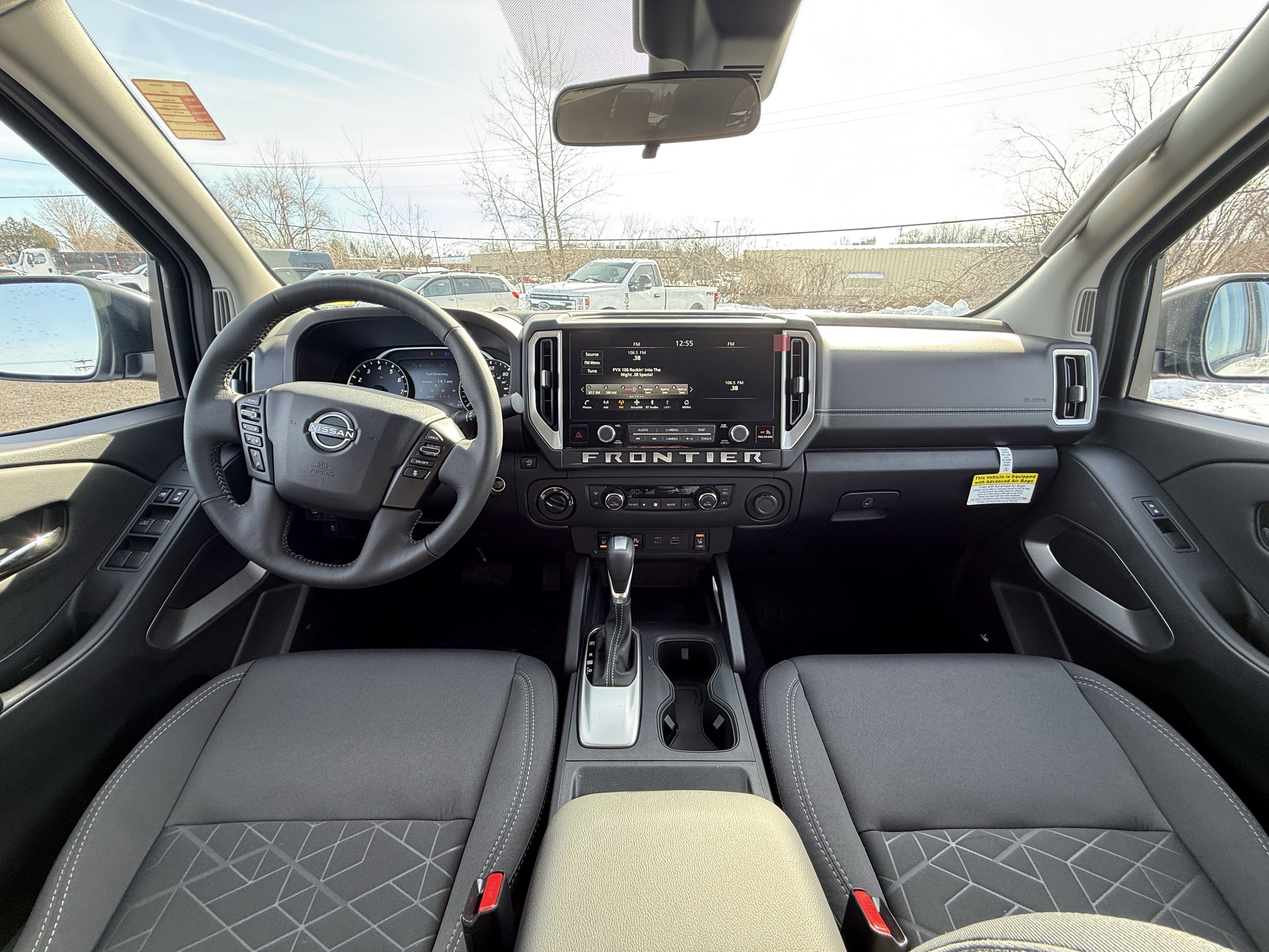 Used 2025 Nissan Frontier SV w/ SV Convenience Package image 2