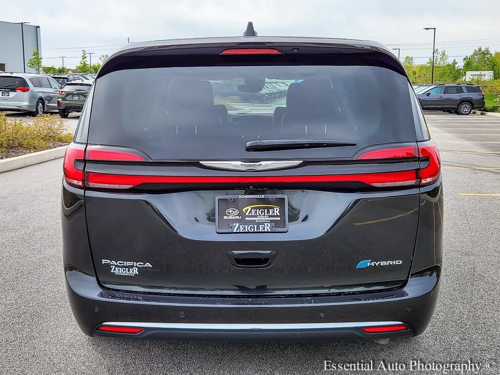 Used 2023 Chrysler Pacifica Touring-L FWD image 5