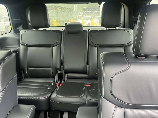 Used 2025 Ford Expedition Platinum w/ Stealth Performance Package AWD/4WD image 15