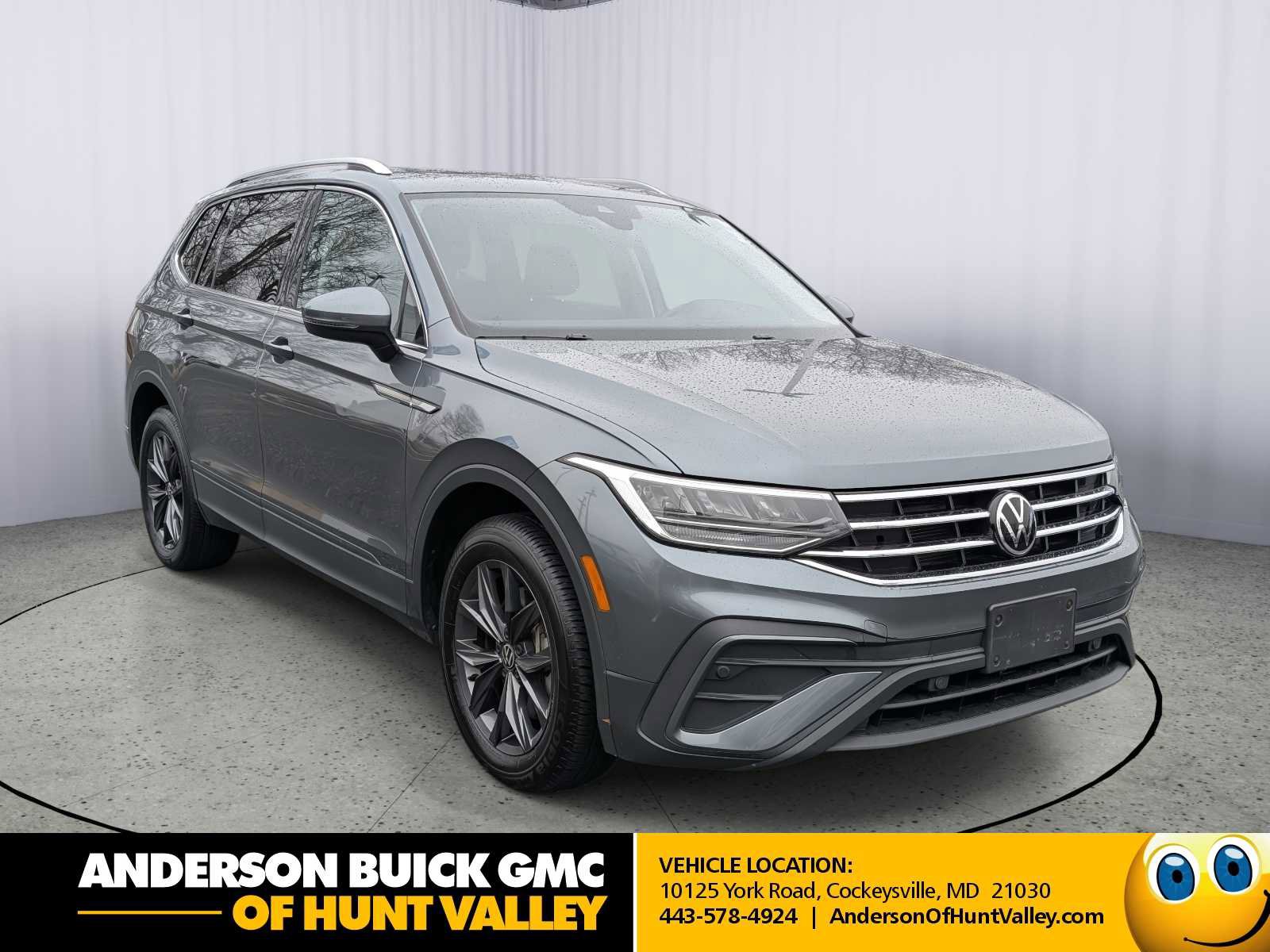 Used 2023 Volkswagen Tiguan SE image 1