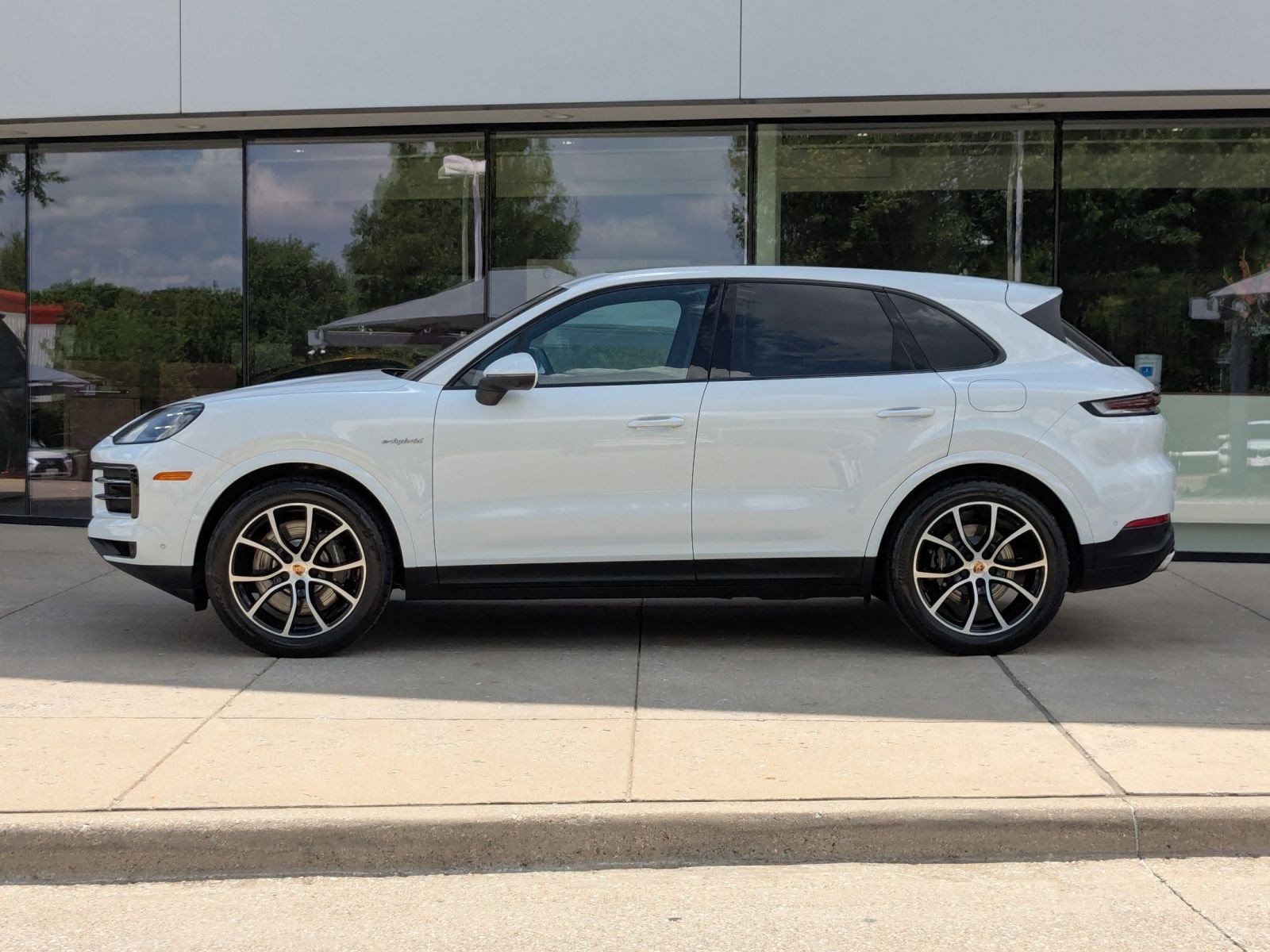 Certified 2025 Porsche Cayenne E-Hybrid video 2