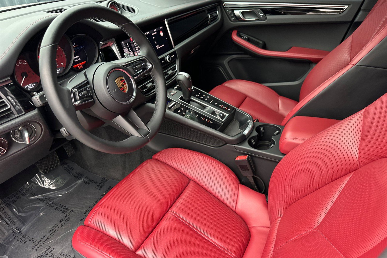 Used 2023 Porsche Macan S image 4