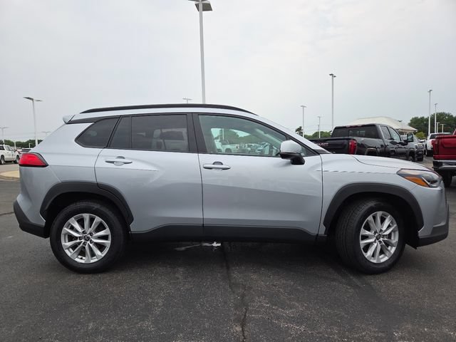 Used 2022 Toyota Corolla Cross LE AWD/4WD image 16