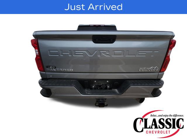 Used 2024 Chevrolet Silverado 2500 High Country w/ Technology Package AWD/4WD image 7