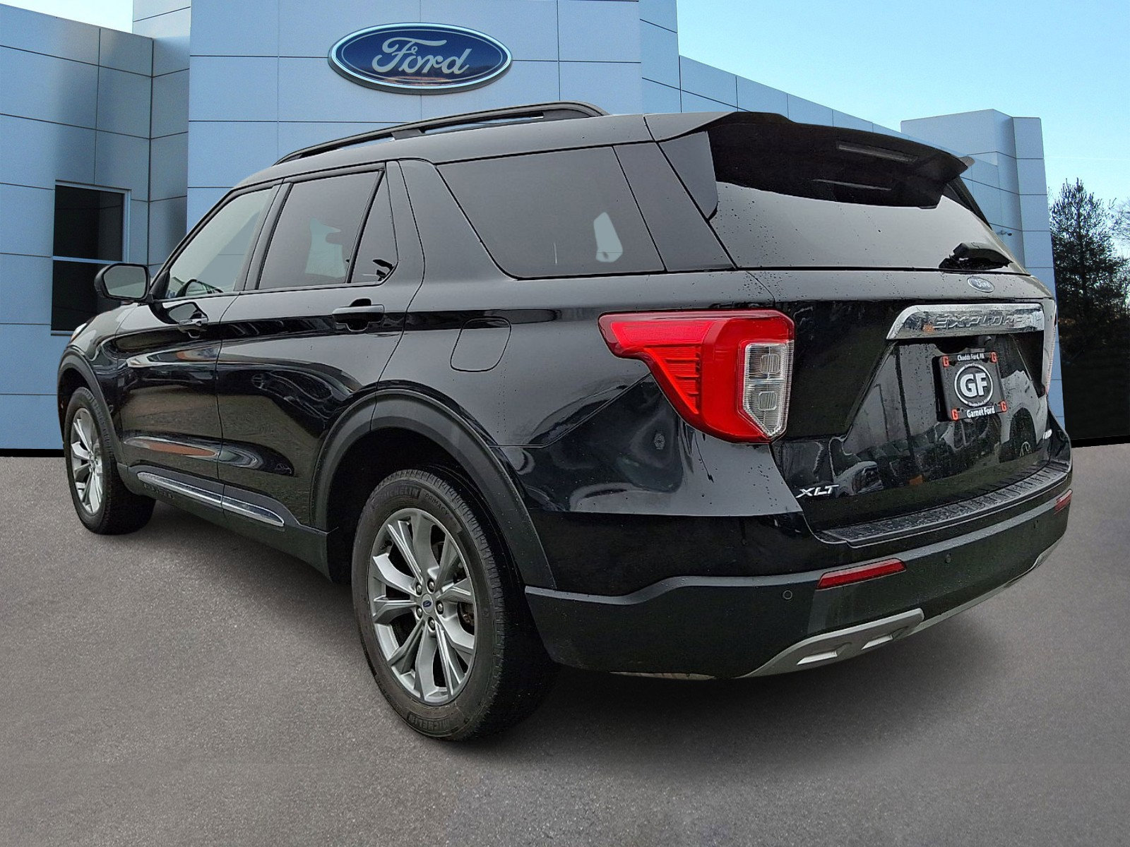 Certified 2023 Ford Explorer XLT w/ Equipment Group 202A AWD/4WD image 5