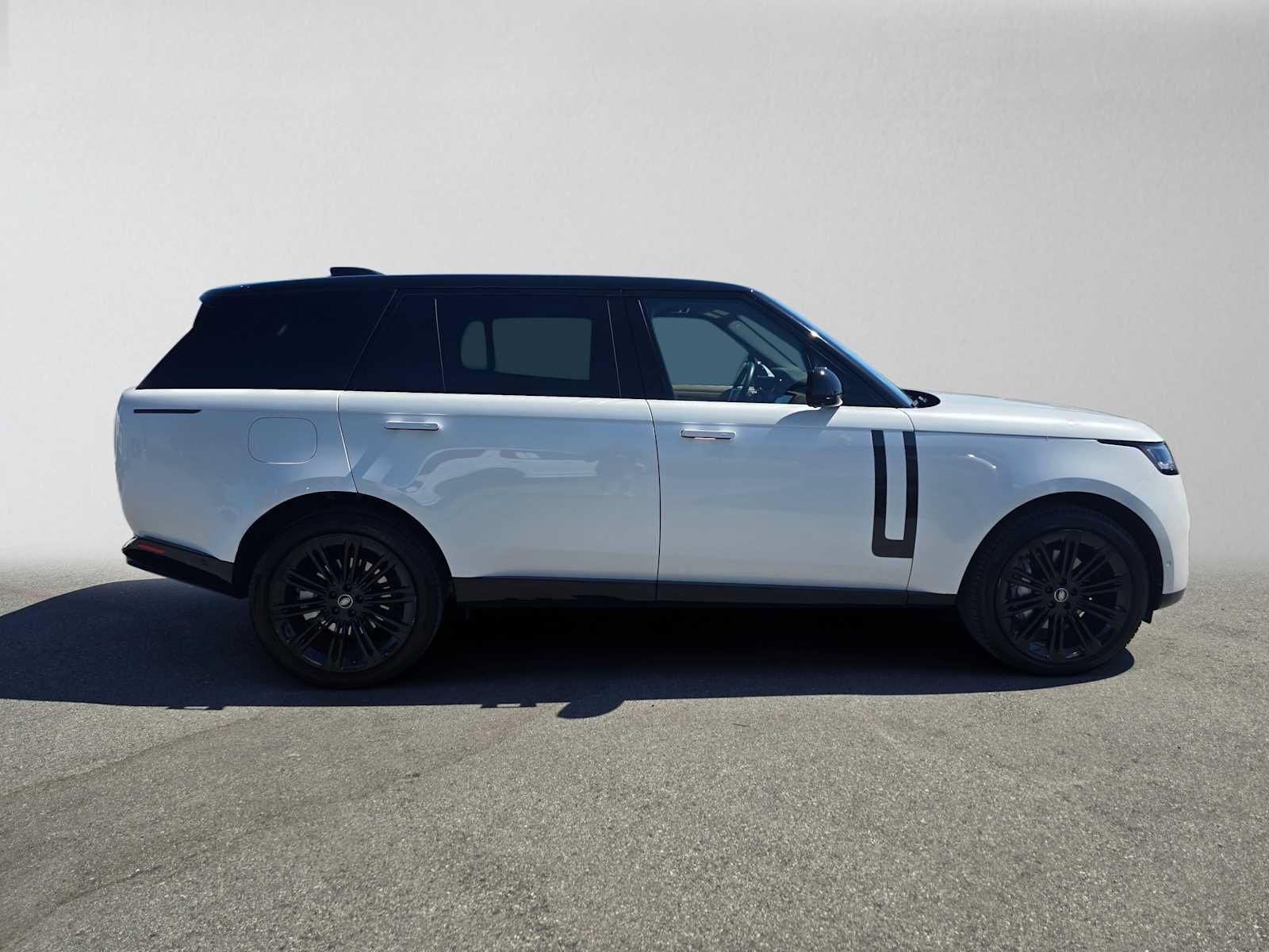 Used 2025 Land Rover Range Rover Long Wheelbase SE AWD/4WD image 6