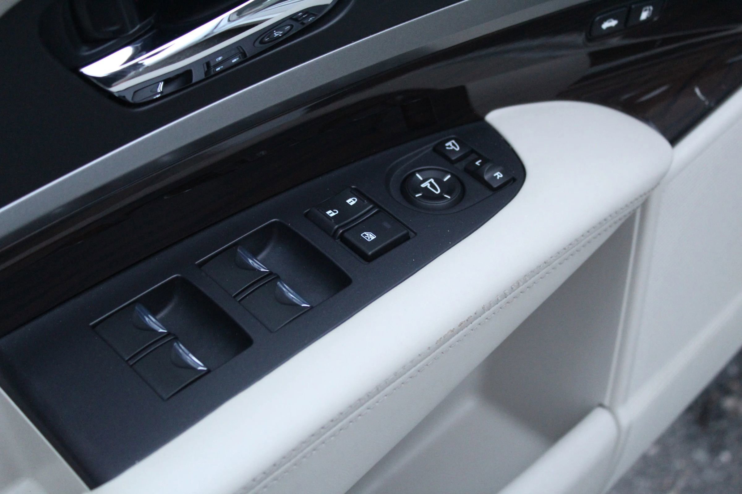 Used 2015 Acura RLX w/ Technology Package image 22